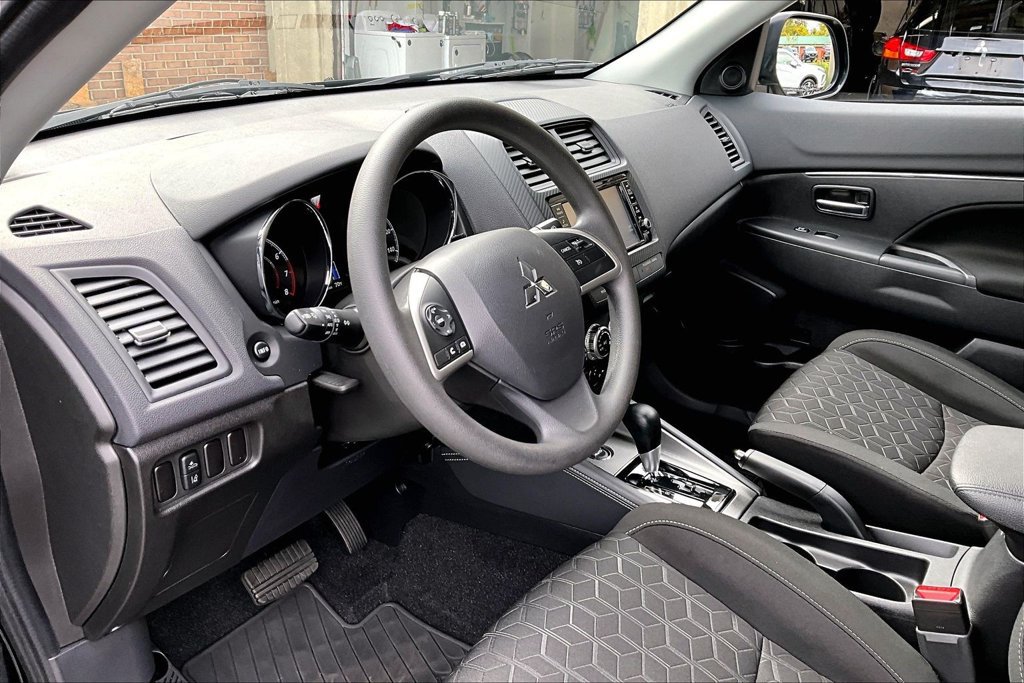 Used 2025 Mitsubishi Outlander Sport ES AWD/4WD image 13