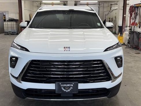 Used 2025 Buick Enclave Preferred image 2