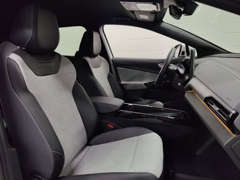 Certified 2024 Volkswagen ID.4 2WD image 5
