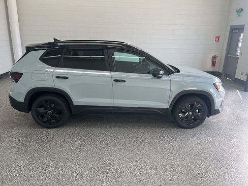 New 2026 Volkswagen Taos SE FWD image 6