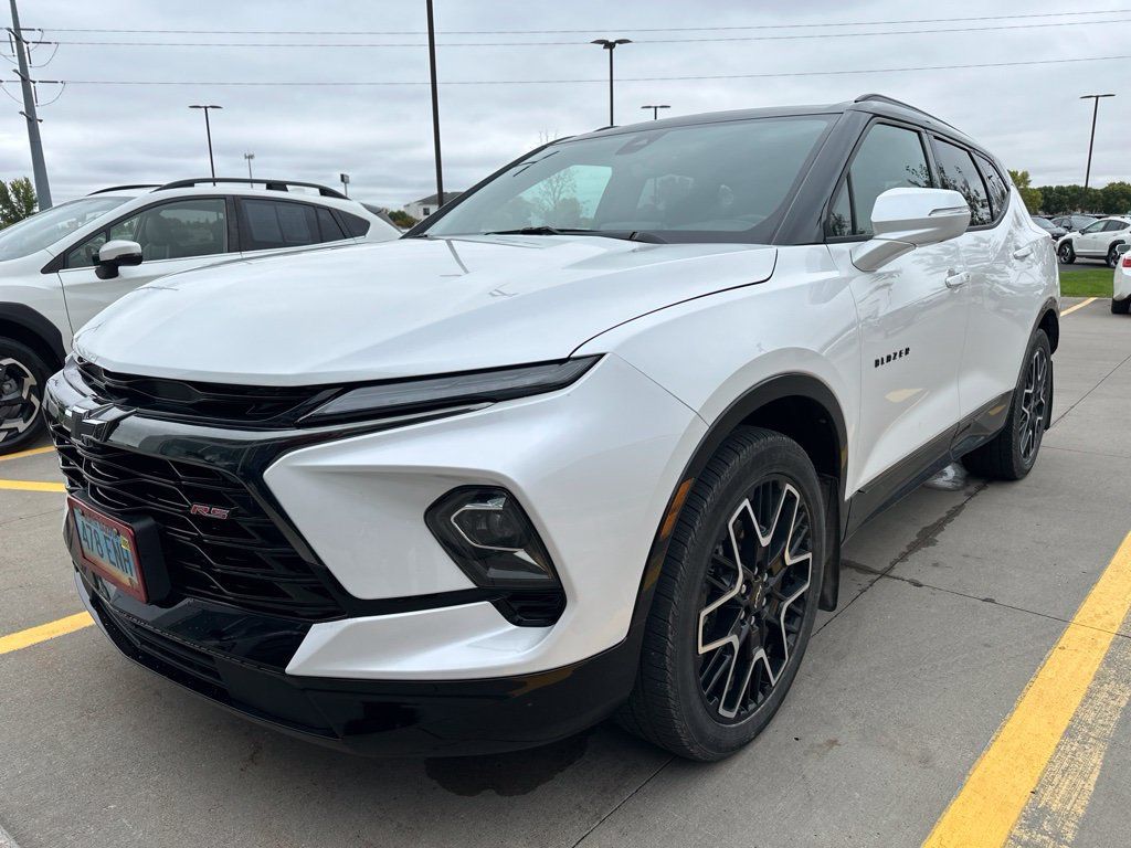 Used 2024 Chevrolet Blazer RS w/ Driver Confidence II Package AWD/4WD image 3