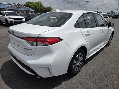 Used 2021 Toyota Corolla LE FWD image 3