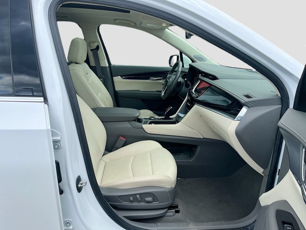 Used 2024 Cadillac XT6 Premium Luxury AWD/4WD image 31