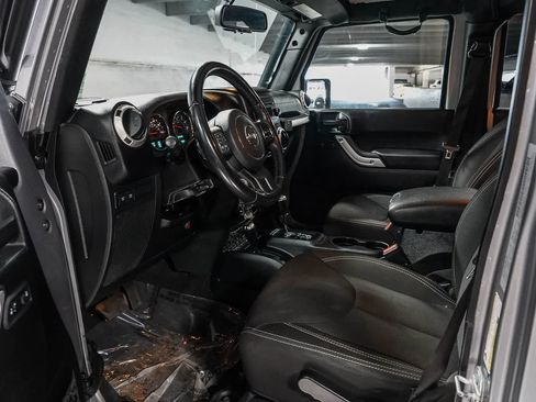 Used 2018 Jeep Wrangler Unlimited Rubicon w/ Connectivity Group AWD/4WD image 17