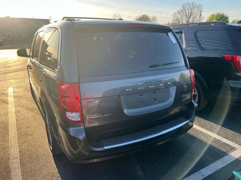 Used 2016 Dodge Grand Caravan SXT w/ UConnect Hands-Free Group FWD image 3