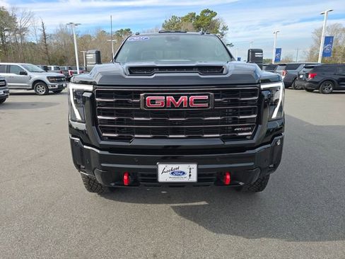 Used 2025 GMC Sierra 2500 AT4X image 8