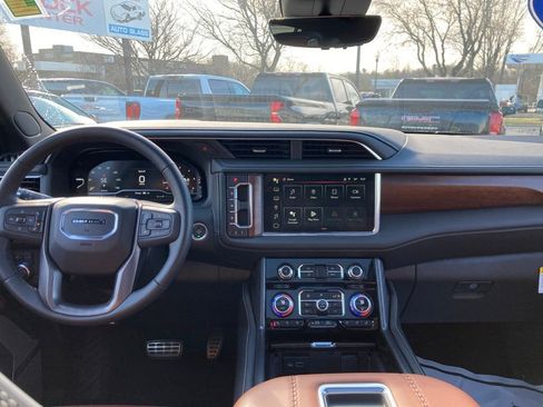 Used 2023 GMC Yukon Denali Ultimate AWD/4WD image 6