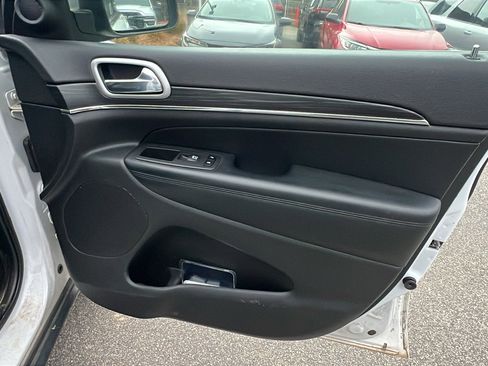 Used 2022 Jeep Grand Cherokee Limited image 20