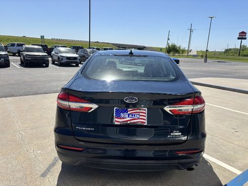 Used 2020 Ford Fusion SE FWD image 4