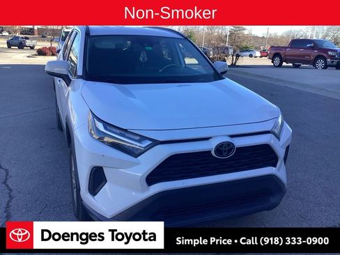 Used 2022 Toyota RAV4 XLE image 2