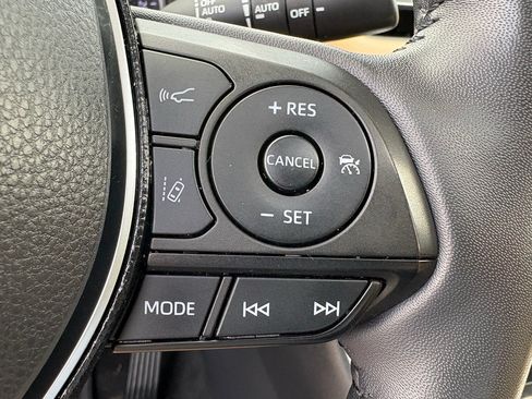 Used 2021 Toyota RAV4 XLE Premium FWD image 18