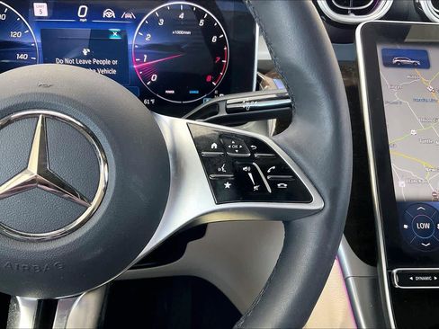 Used 2025 Mercedes-Benz GLC 300 4MATIC image 25