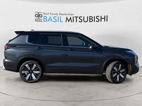 New 2026 Mitsubishi Outlander SEL image 7