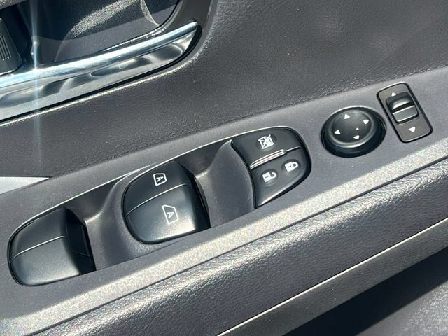 Used 2024 Nissan Kicks SR w/ SR Premium Package FWD image 15