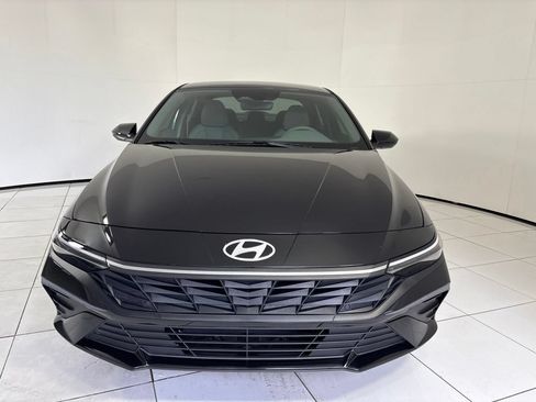 Used 2024 Hyundai Elantra SE FWD image 8