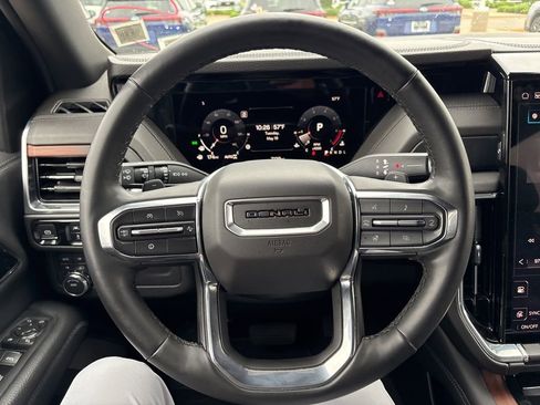 Used 2025 GMC Yukon Denali AWD/4WD image 2