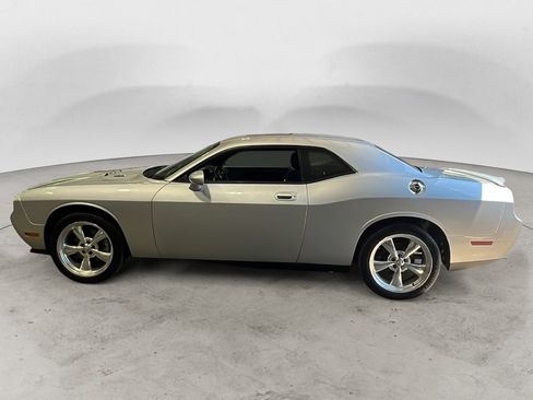 Used 2010 Dodge Challenger R/T RWD image 3