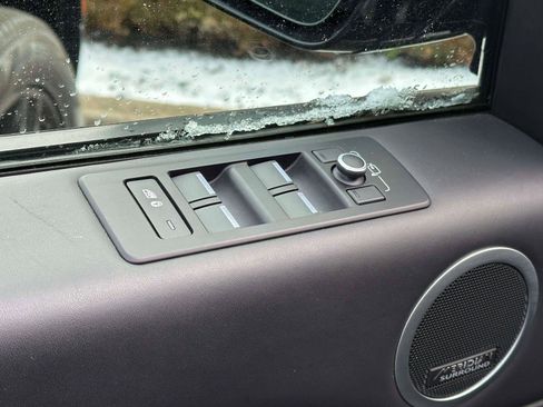 Used 2020 Land Rover Discovery HSE Luxury image 18