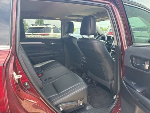 Used 2019 Toyota Highlander XLE AWD/4WD image 21