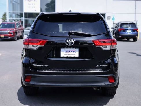 Used 2019 Toyota Highlander XLE AWD/4WD image 11