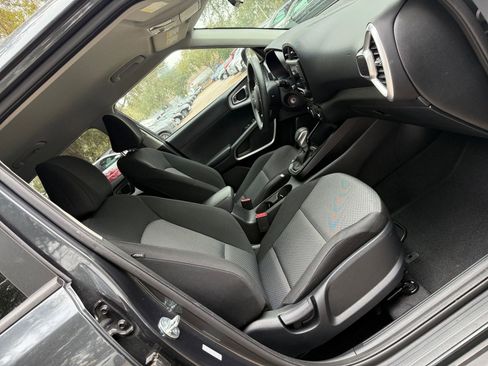 Used 2025 Kia Soul LX w/ LX Technology Package image 22