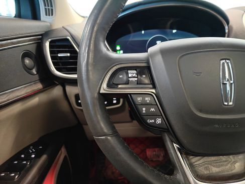 Used 2019 Lincoln Nautilus Reserve image 16