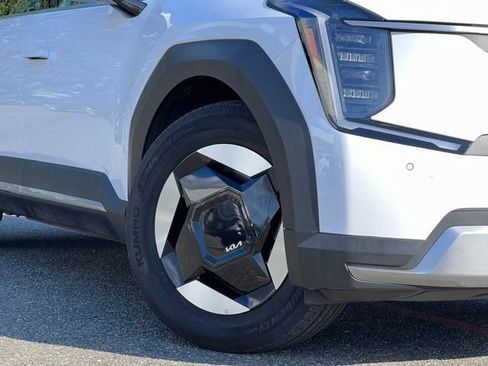 Certified 2025 Kia EV9 Wind image 2