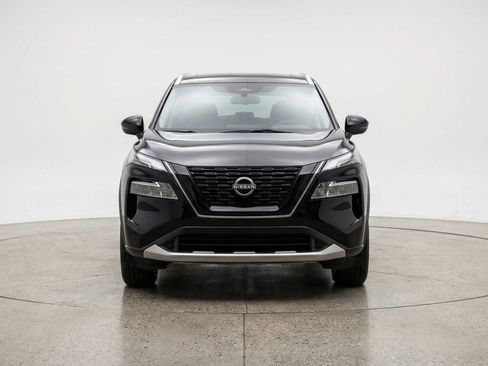 Used 2025 Nissan Rogue SV image 2