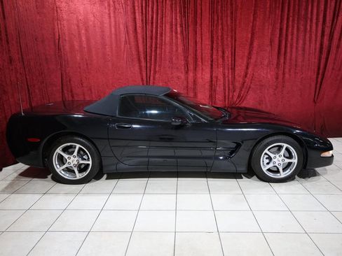 Used 2002 Chevrolet Corvette Convertible RWD image 8