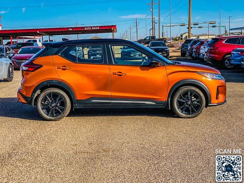 Used 2023 Nissan Kicks SR image 9