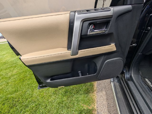Used 2018 Toyota 4Runner SR5 AWD/4WD image 17