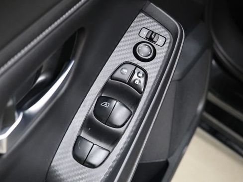 Used 2020 Nissan Sentra SV FWD image 18