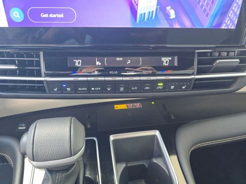 Used 2025 Toyota Sienna Platinum image 17