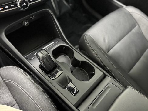 Used 2021 Volvo XC40 T5 Momentum image 7