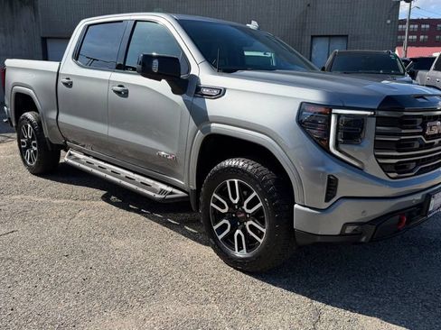Used 2025 GMC Sierra 1500 AT4 w/ AT4 Premium Package AWD/4WD image 8