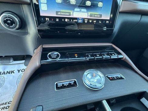 New 2025 Lincoln Navigator Reserve AWD/4WD image 20