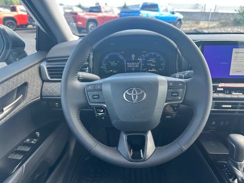 Used 2026 Toyota Camry XLE AWD/4WD image 19