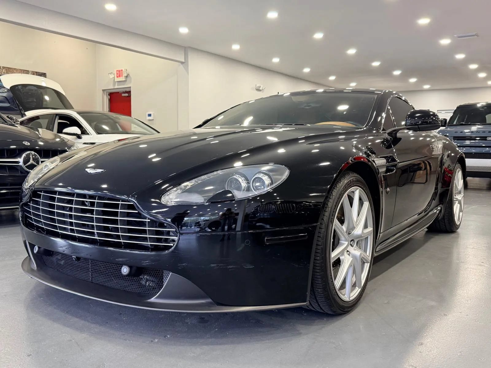 Used 2012 Aston Martin V8 Vantage Coupe RWD image 3
