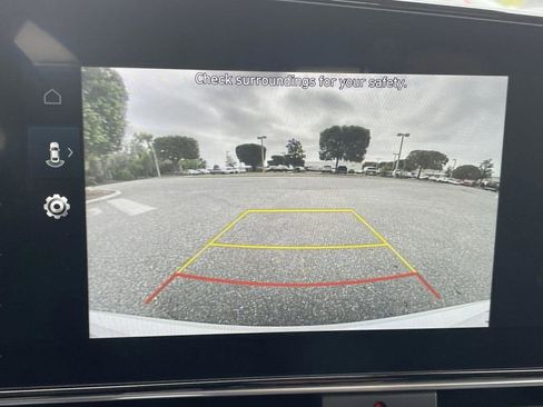 New 2025 Hyundai Elantra Limited image 30