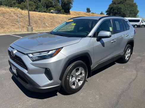 Certified 2025 Toyota RAV4 XLE AWD/4WD image 5