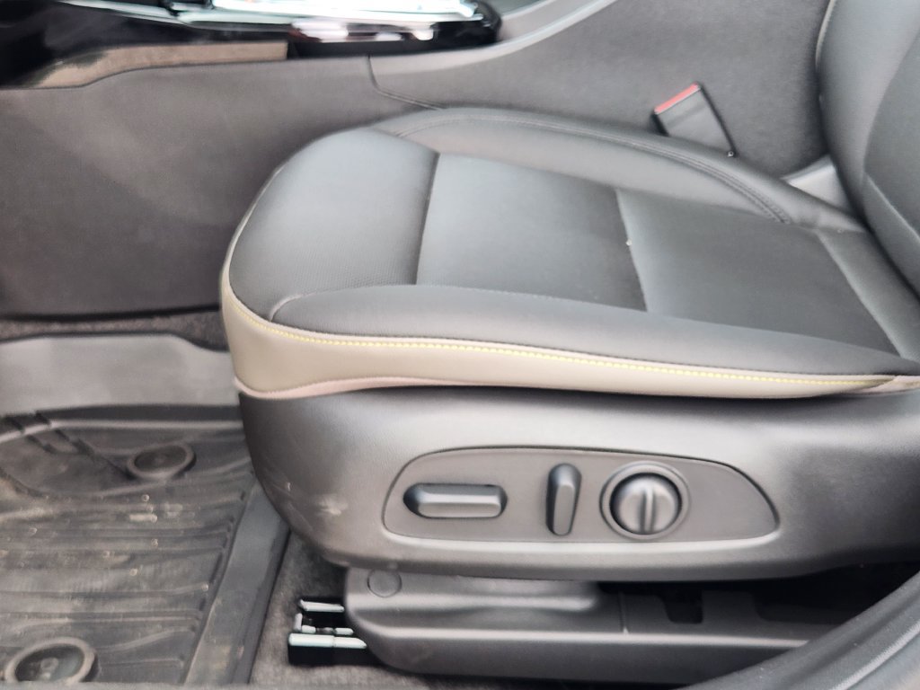 New 2026 Chevrolet Trax ACTIV w/ Sunroof Package FWD image 20
