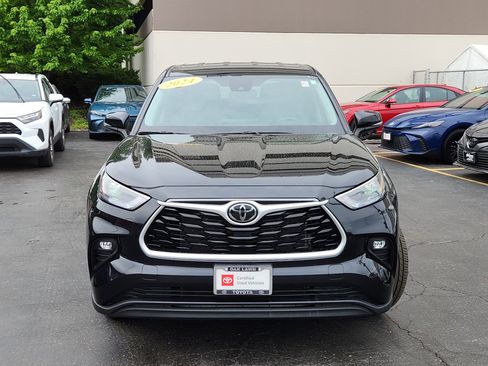 Certified 2024 Toyota Highlander LE FWD image 2