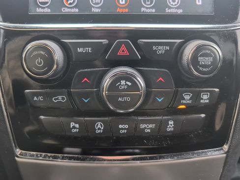 Used 2020 Jeep Grand Cherokee Laredo w/ 18" Wheel & 8.4" Radio Group image 32