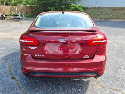 Used 2015 Ford Focus SE w/ SE Ecoboost Package FWD image 4