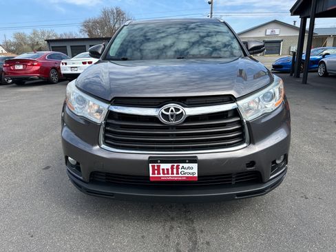 Used 2016 Toyota Highlander XLE image 3
