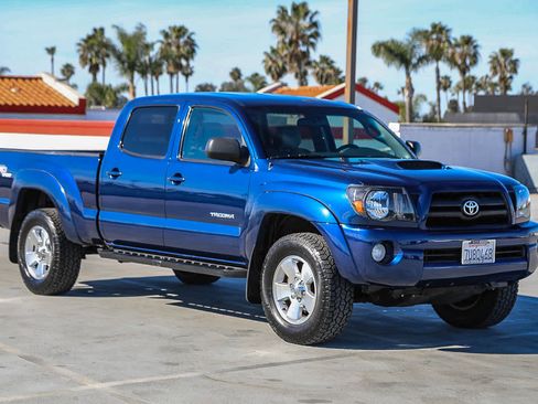 Used 2005 Toyota Tacoma PreRunner image 4