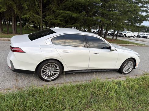 Used 2024 BMW 530i w/ Convenience Package RWD image 11