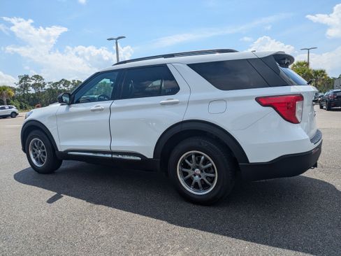 Used 2021 Ford Explorer XLT image 6