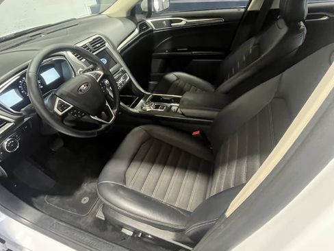 Used 2017 Ford Fusion SE w/ Equipment Group 201A FWD image 5