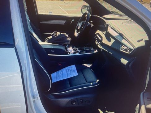 Used 2025 Buick Enclave Sport Touring w/ Power Package image 5